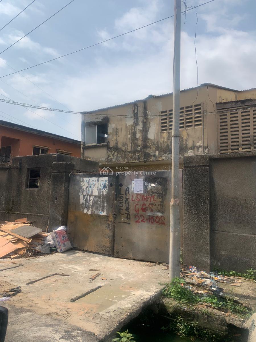 Demolishable 3 Bedroom Duplex with 2 Bq Rooms, Surulere, Lagos, Detached Duplex for Sale