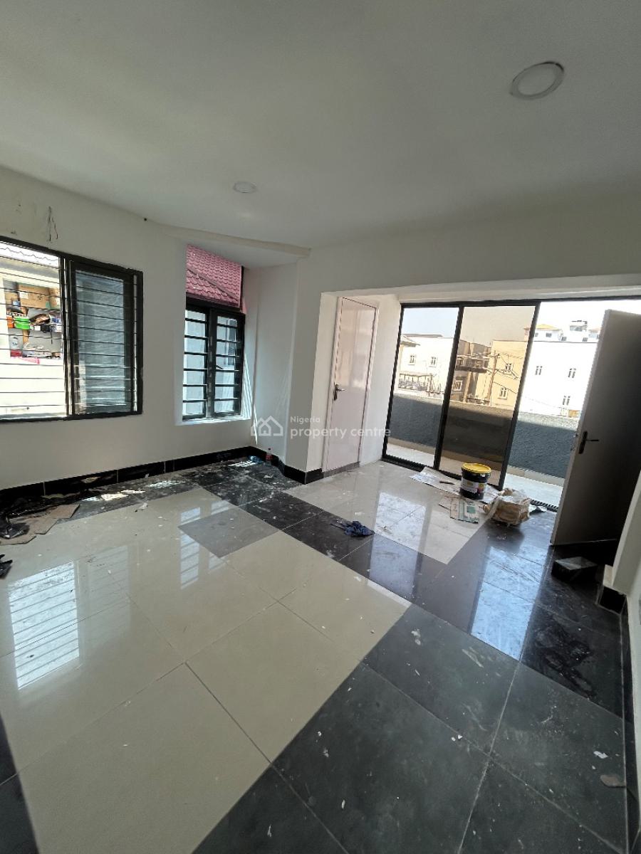 Well Maintained Spacious 2 Bedroom Apartment, Right Hand Side, Lekki Phase 1, Lekki, Lagos, Flat / Apartment for Rent