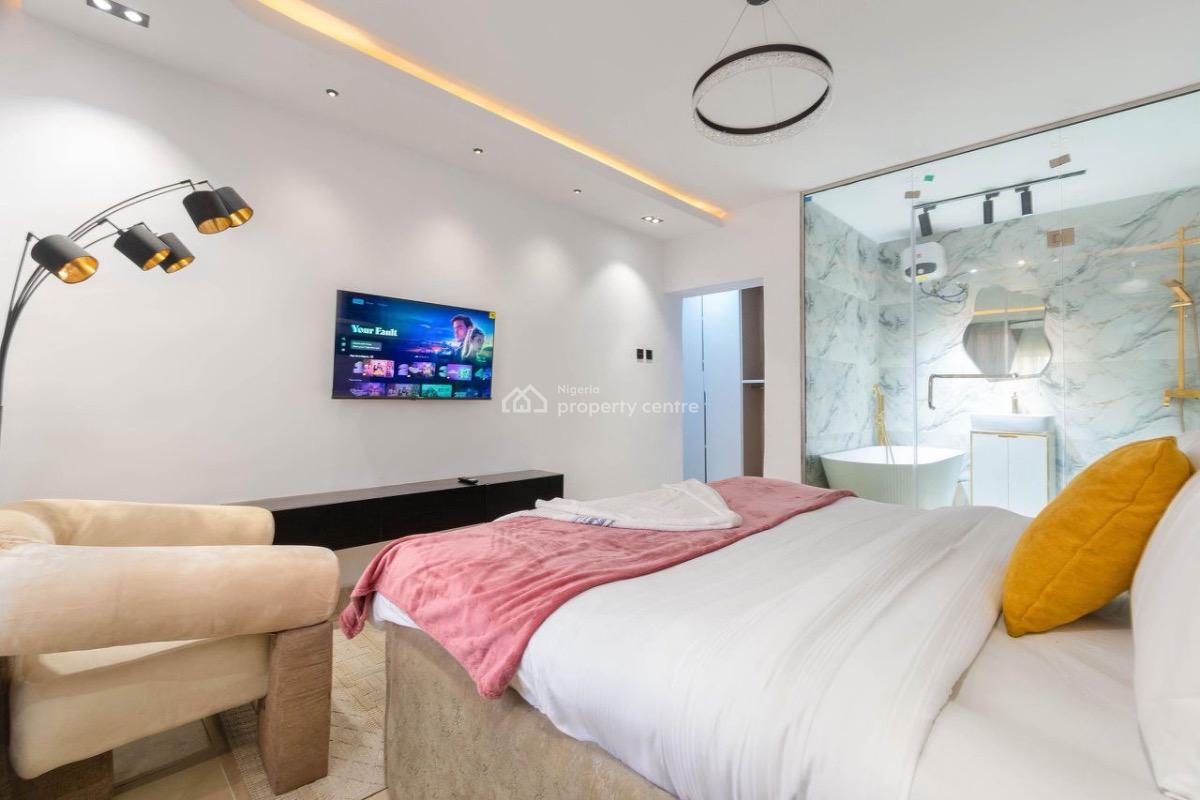 Lux Two Bed Apartment with Pool and Bathtub, 5 Street Estate, Osapa, Lekki, Lagos, Flat / Apartment Short Let