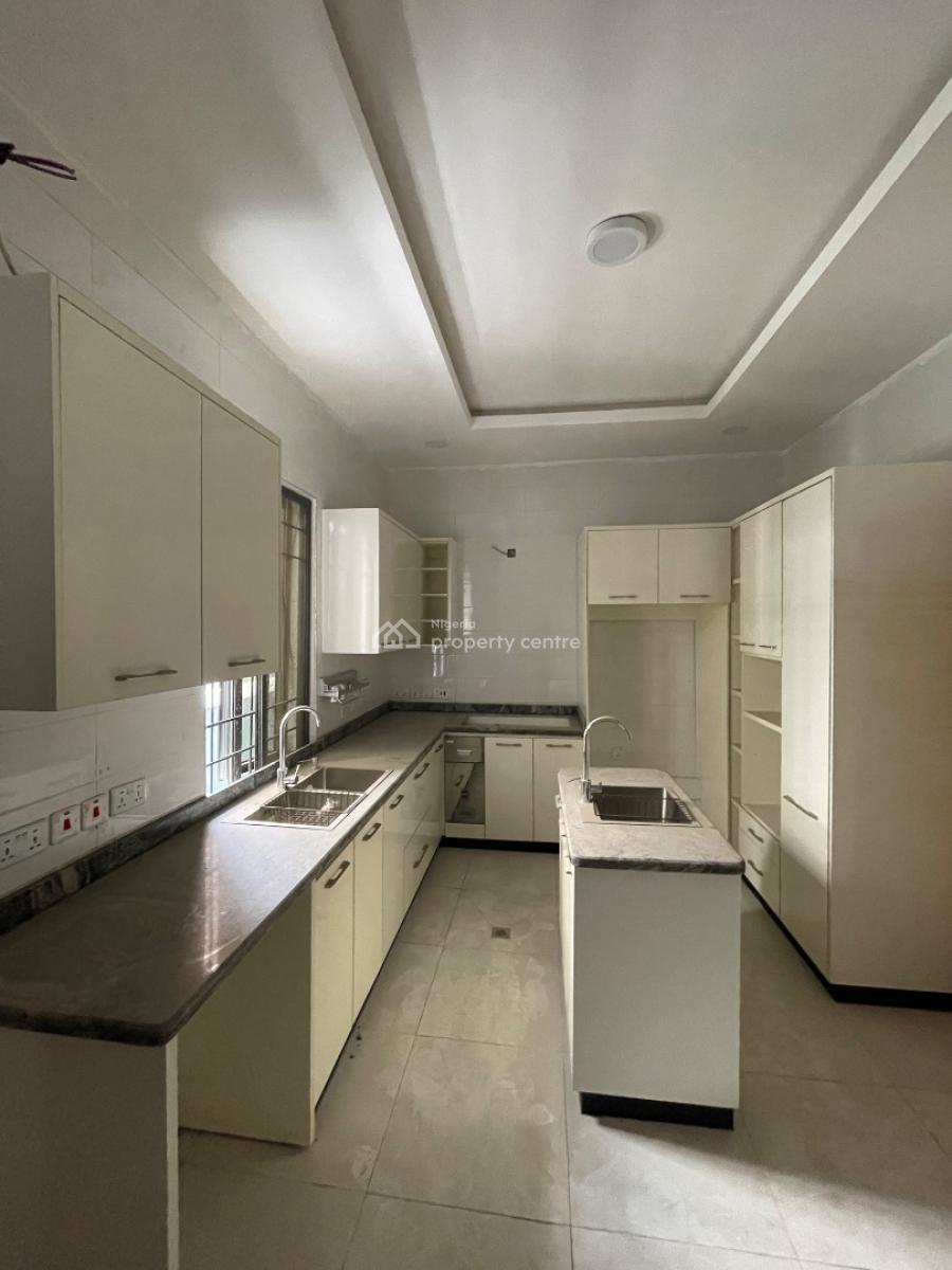 Spacious 5 Bedroom Fully Detached Duplex with Bq, Lekki Phase 1, Lekki, Lagos, Detached Duplex for Sale