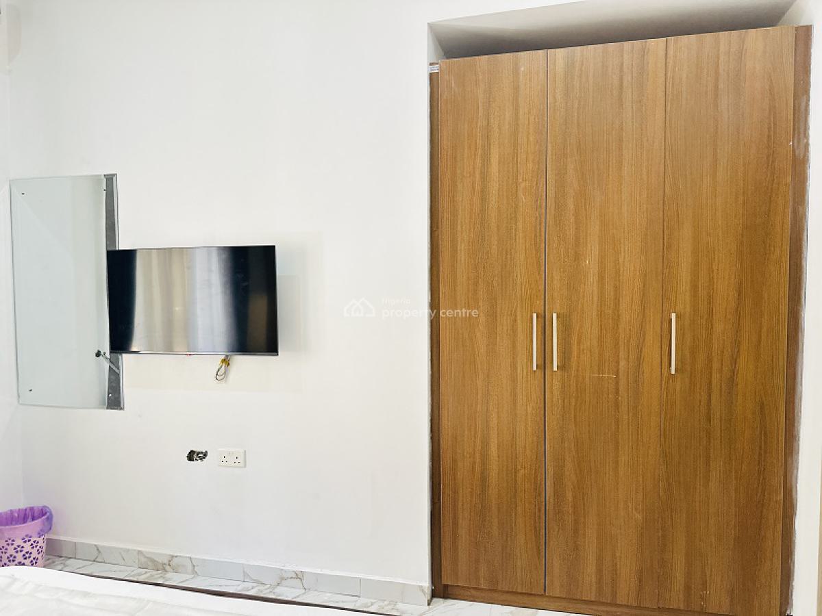 Nicely Furnished 2 Bedroom Apartment, Lekki Phase 1, Lekki, Lagos, Flat / Apartment Short Let