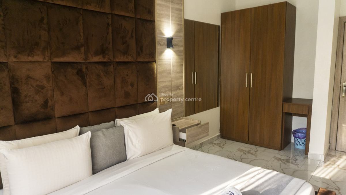 Nicely Furnished 2 Bedroom Apartment, Lekki Phase 1, Lekki, Lagos, Flat / Apartment Short Let