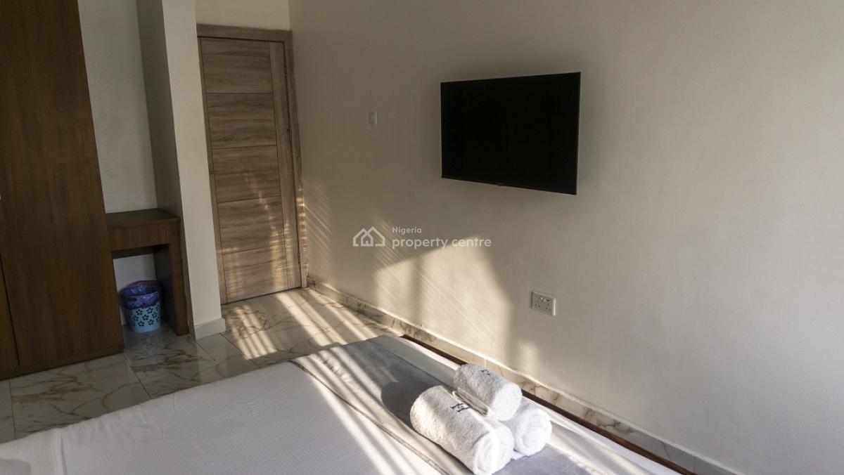Nicely Furnished 2 Bedroom Apartment, Lekki Phase 1, Lekki, Lagos, Flat / Apartment Short Let