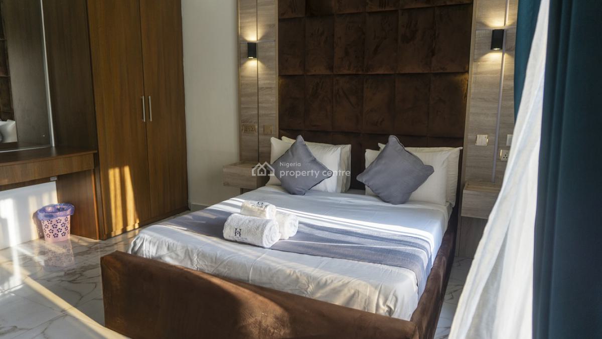 Nicely Furnished 2 Bedroom Apartment, Lekki Phase 1, Lekki, Lagos, Flat / Apartment Short Let