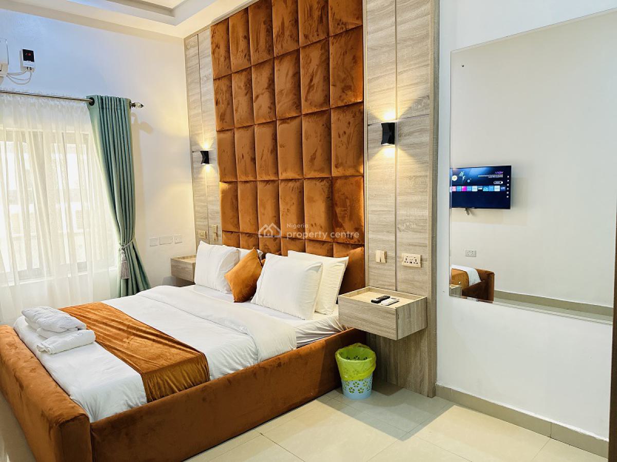 Nicely Furnished 2 Bedroom Apartment, Lekki Phase 1, Lekki, Lagos, Flat / Apartment Short Let