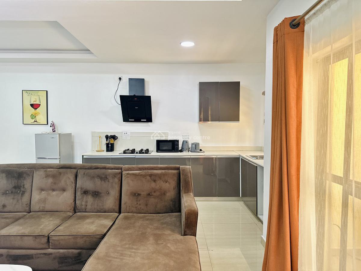 Nicely Furnished 2 Bedroom Apartment, Lekki Phase 1, Lekki, Lagos, Flat / Apartment Short Let