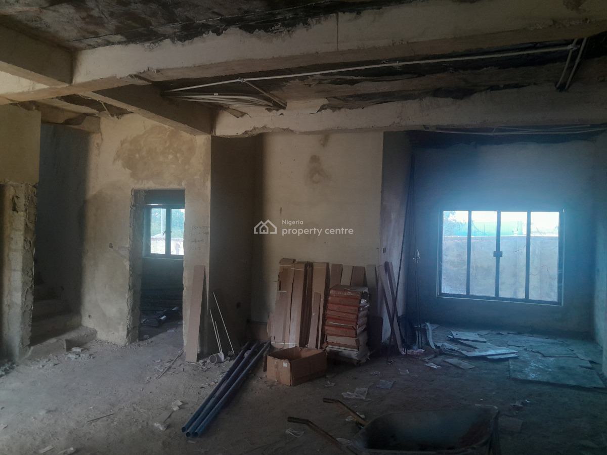 Distress 5 Bedrooms Duplex, Karasana, Gwarinpa, Abuja, Detached Duplex for Sale