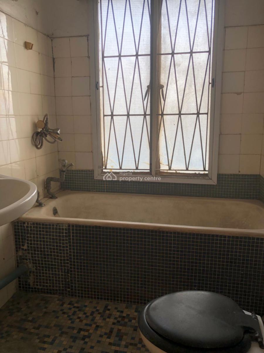 2-bedroom Pent Flat, Herbert Macaulay Way, Sabo, Yaba, Lagos, Flat / Apartment for Rent