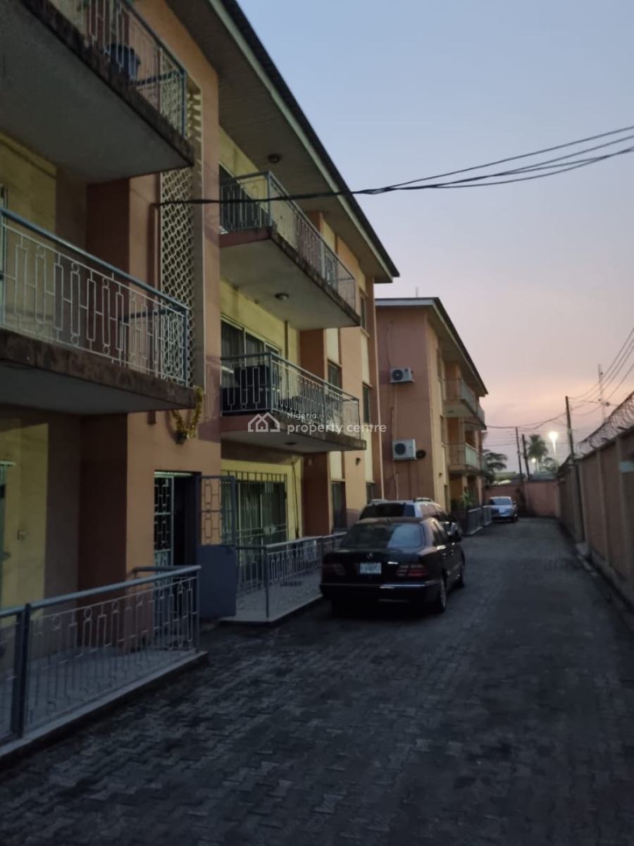 Very Decent 3 Bedroom Apartment, Shepherd  Court, Anthony, Maryland, Lagos, Flat / Apartment for Rent
