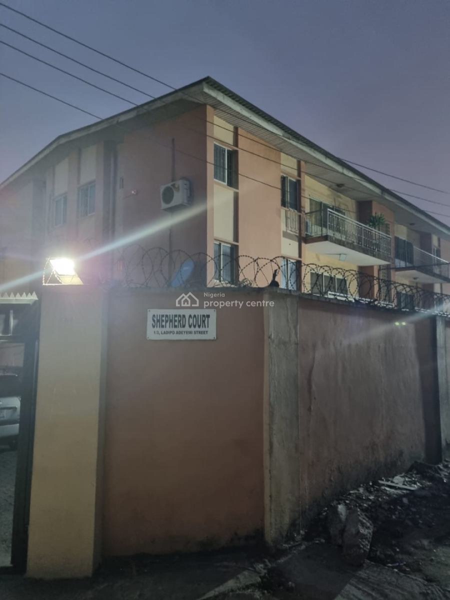 Very Decent 3 Bedroom Apartment, Shepherd  Court, Anthony, Maryland, Lagos, Flat / Apartment for Rent