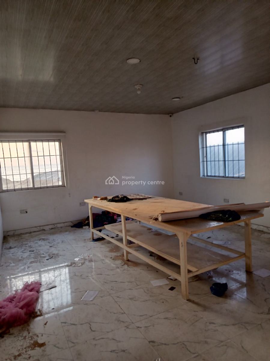 Very Spacious Shop / Office Space, Ado Road, Ajah, Lagos, Shop for Rent