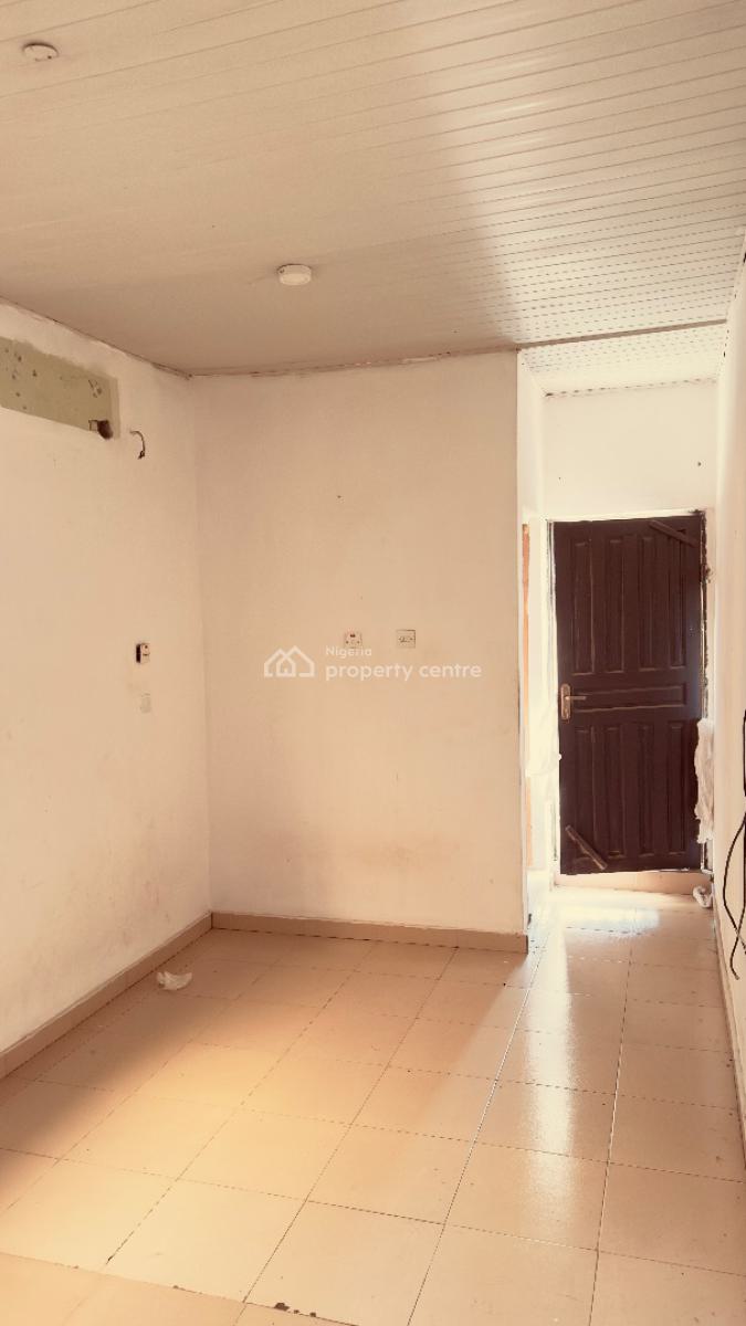 2 Bedroom Apartment in a Secured Neighbourhood, Folarin Street, Gra Phase 1, Magodo, Lagos, Flat / Apartment for Rent