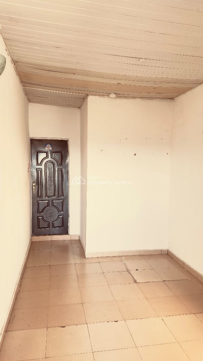 2 Bedroom Apartment in a Secured Neighbourhood, Folarin Street, Gra Phase 1, Magodo, Lagos, Flat / Apartment for Rent