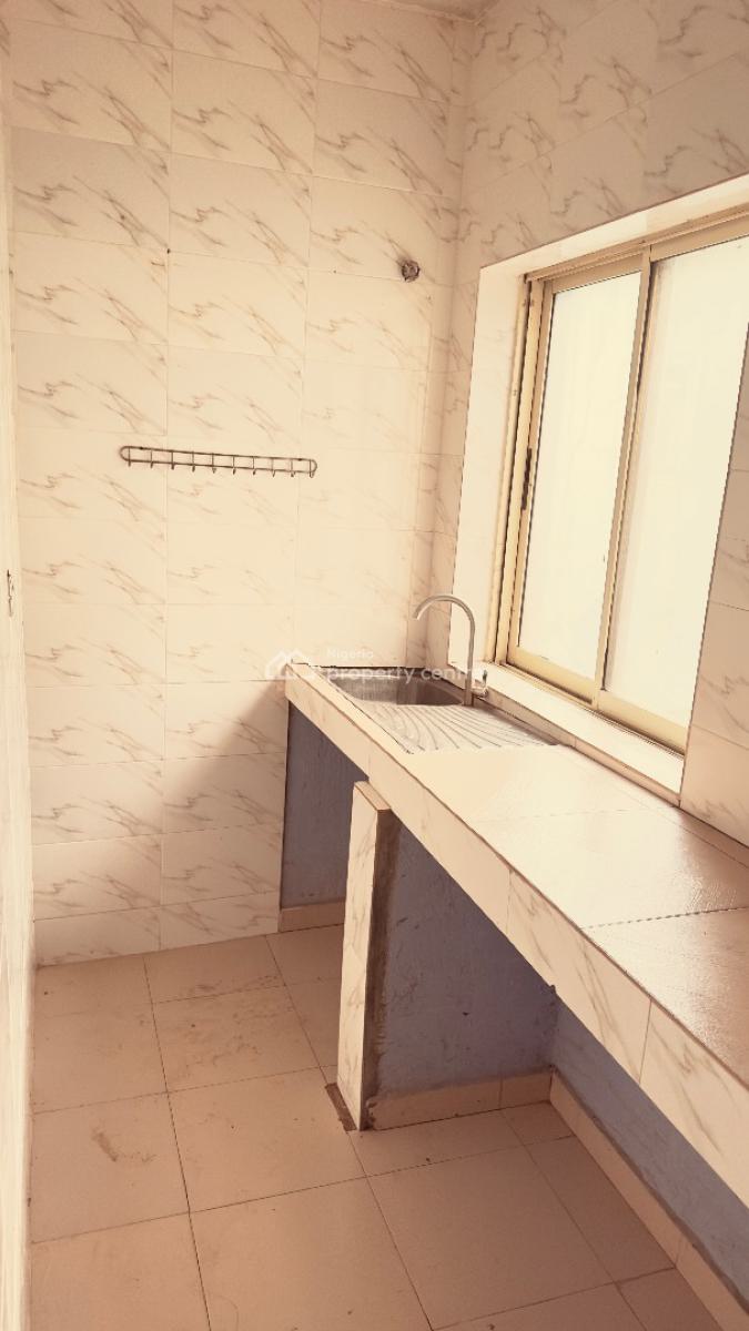 2 Bedroom Apartment in a Secured Neighbourhood, Folarin Street, Gra Phase 1, Magodo, Lagos, Flat / Apartment for Rent