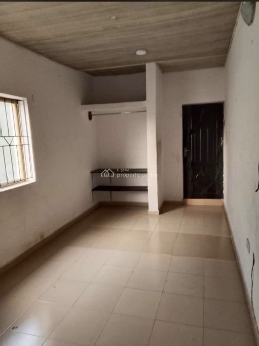 2 Bedroom Apartment Upstairs in a Secured Neighbourhood, Folarin Street, Gra Phase 1, Magodo, Lagos, Flat / Apartment for Rent