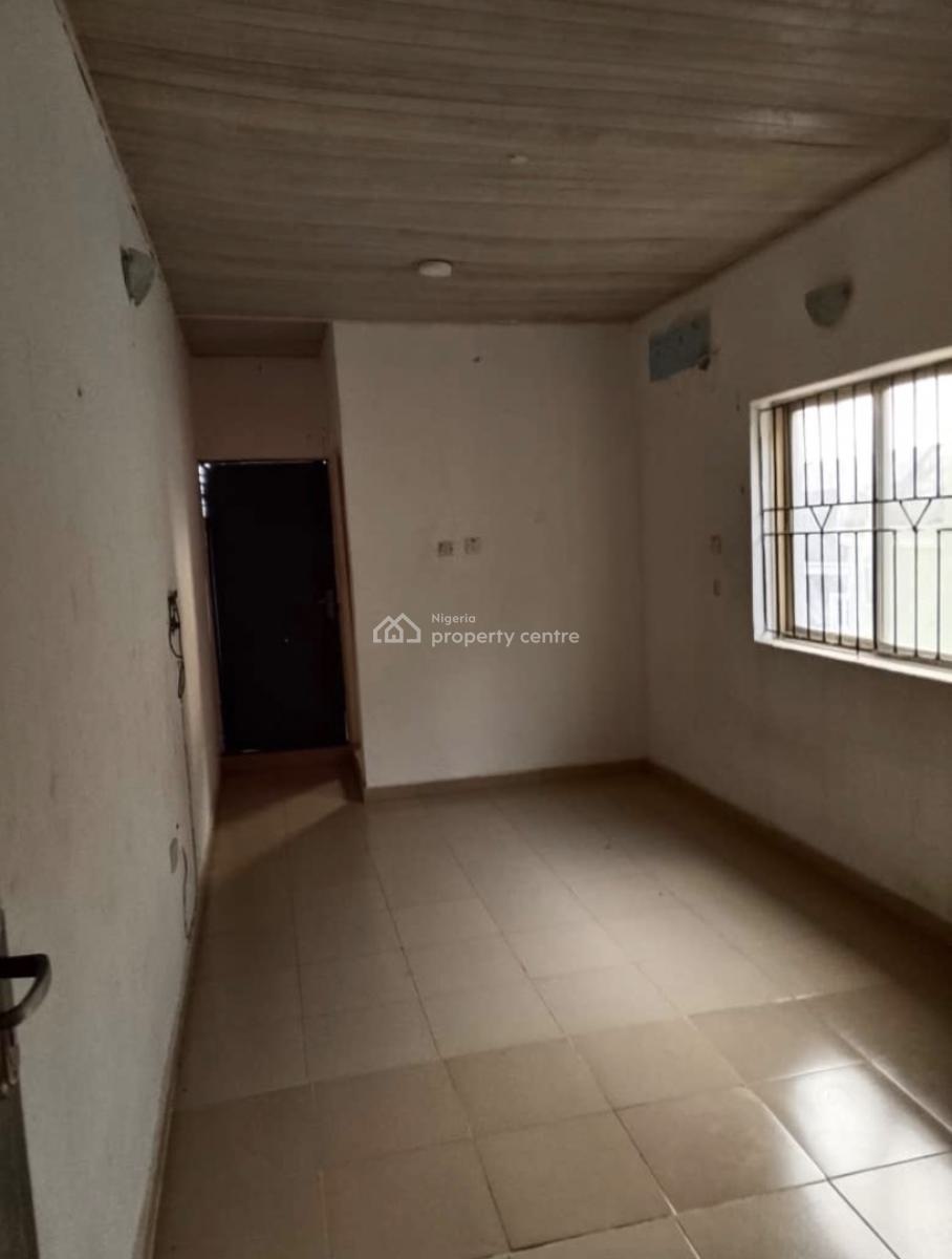 2 Bedroom Apartment Upstairs in a Secured Neighbourhood, Folarin Street, Gra Phase 1, Magodo, Lagos, Flat / Apartment for Rent