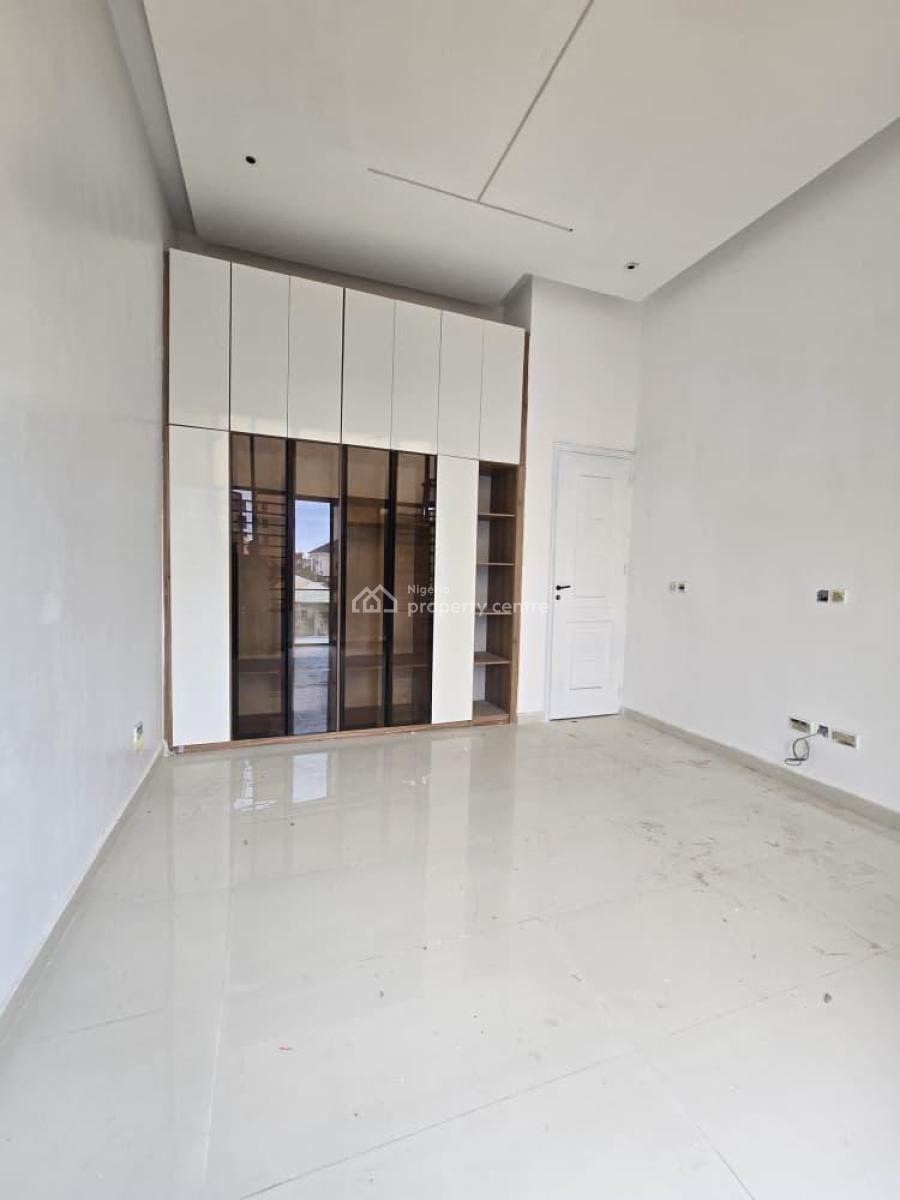 Exquisitely Finished 3 Bedroom Apartment Offering Comfort, Lekki Phase 1, Lekki, Lagos, House for Sale