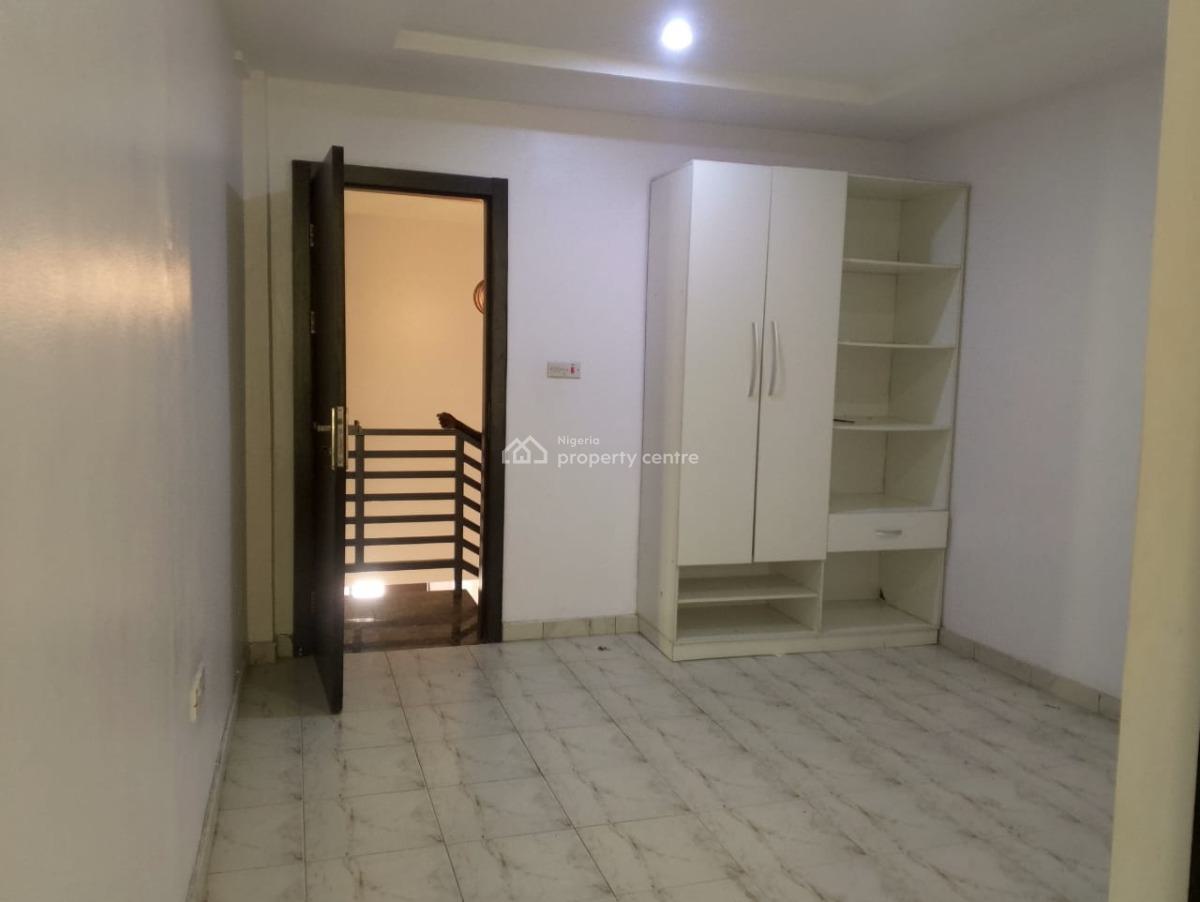 4 Bedrooms Terrace Duplex with a Bq, Lekki Phase 1, Lekki, Lagos, Flat / Apartment for Rent