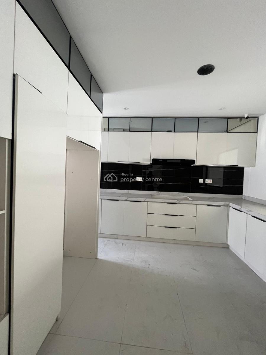 Neatly Built 4 Bedroom Terrace Apartment with Bq, Lekki Phase 1, Lekki, Lagos, Flat / Apartment for Sale