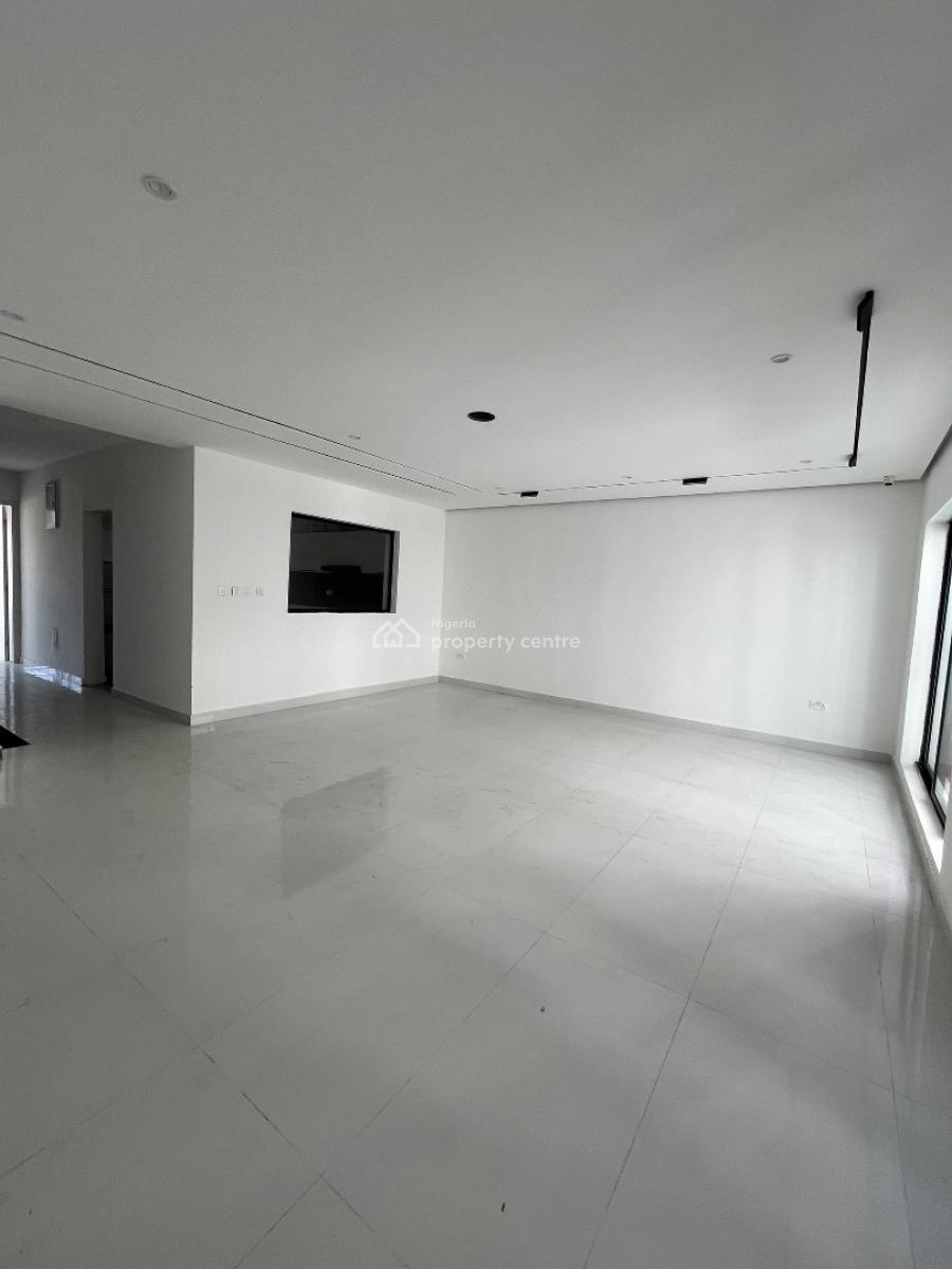 Neatly Built 4 Bedroom Terrace Apartment with Bq, Lekki Phase 1, Lekki, Lagos, Flat / Apartment for Sale