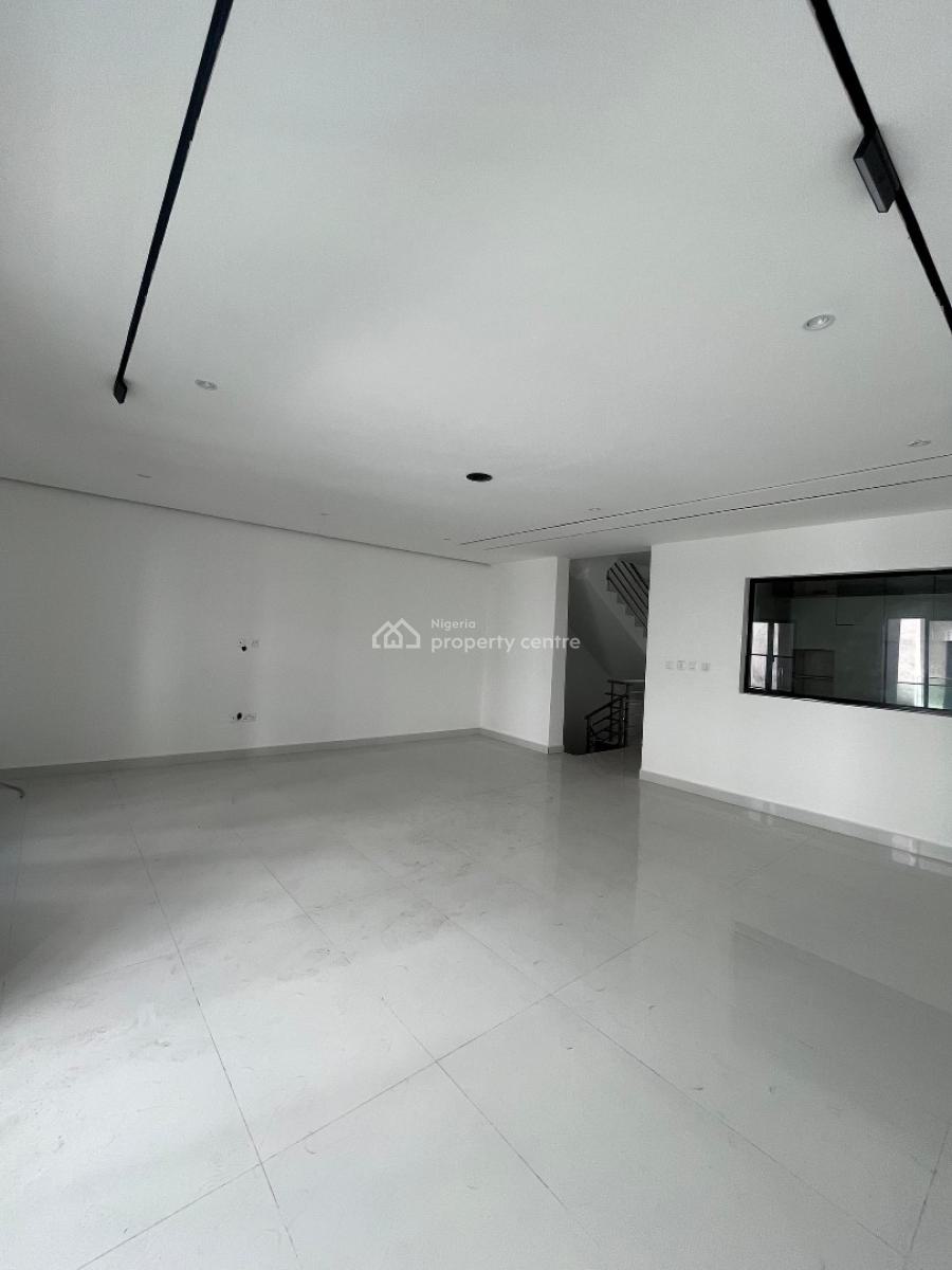 Neatly Built 4 Bedroom Terrace Apartment with Bq, Lekki Phase 1, Lekki, Lagos, Flat / Apartment for Sale