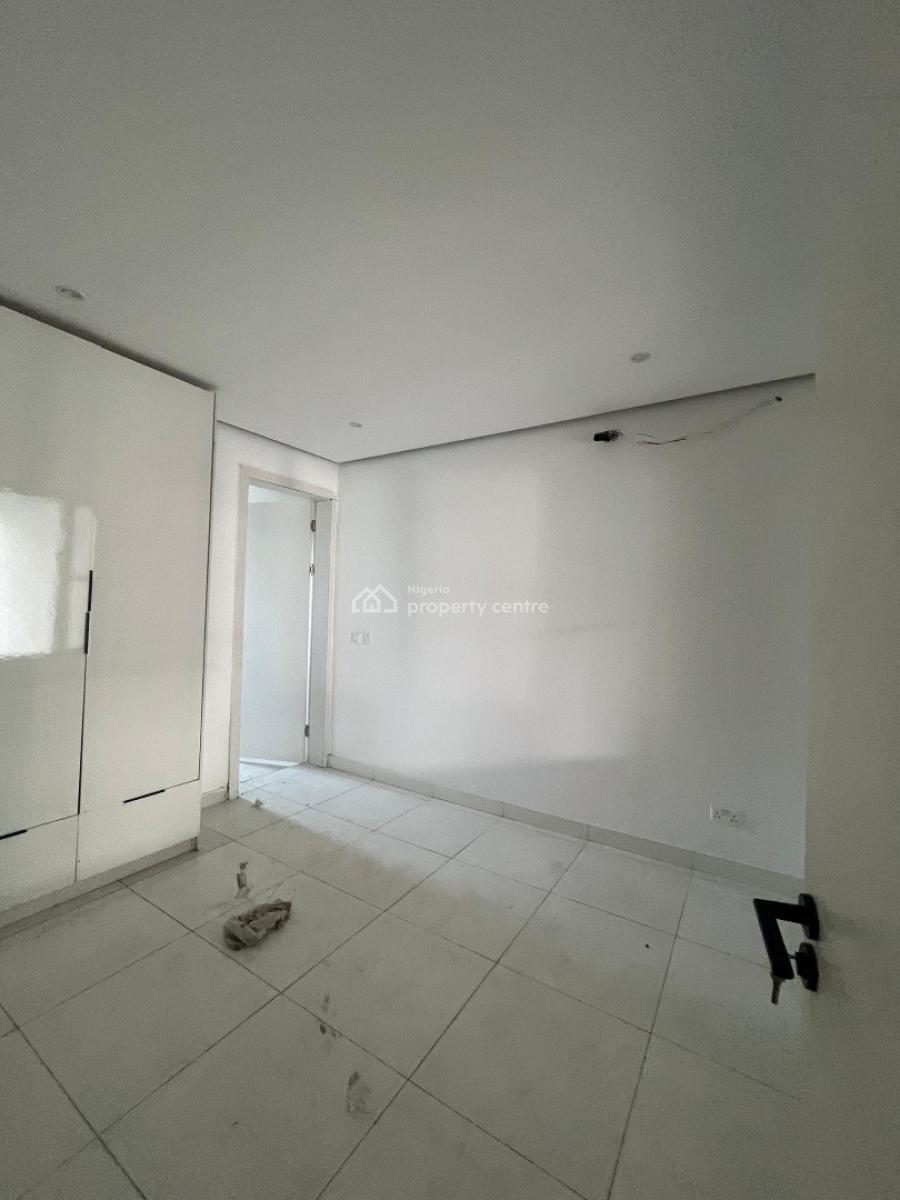 Neatly Built 4 Bedroom Terrace Apartment with Bq, Lekki Phase 1, Lekki, Lagos, Flat / Apartment for Sale