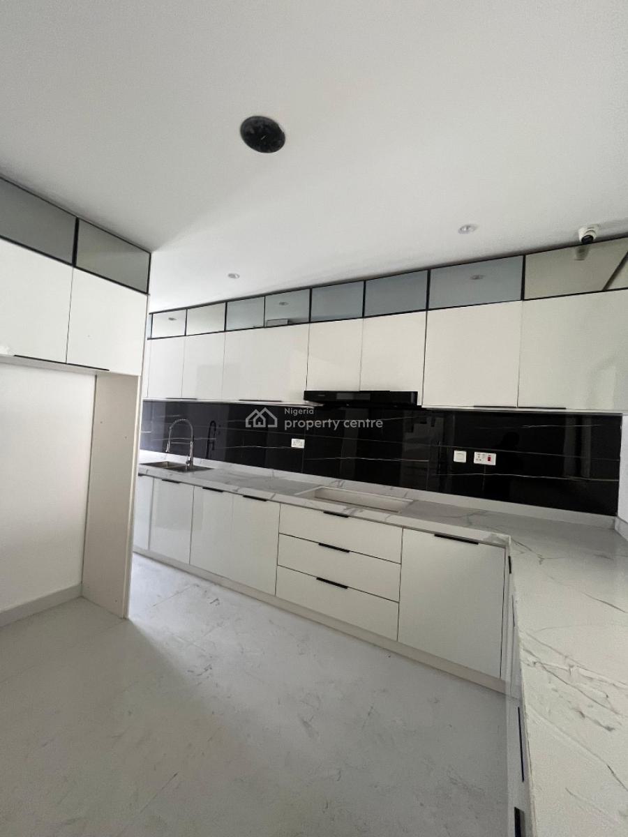 Neatly Built 4 Bedroom Terrace Apartment with Bq, Lekki Phase 1, Lekki, Lagos, Flat / Apartment for Sale