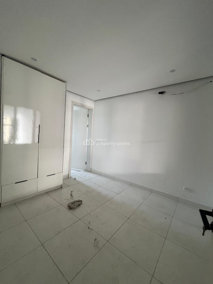 Neatly Built 4 Bedroom Terrace Apartment with Bq, Lekki Phase 1, Lekki, Lagos, Flat / Apartment for Sale
