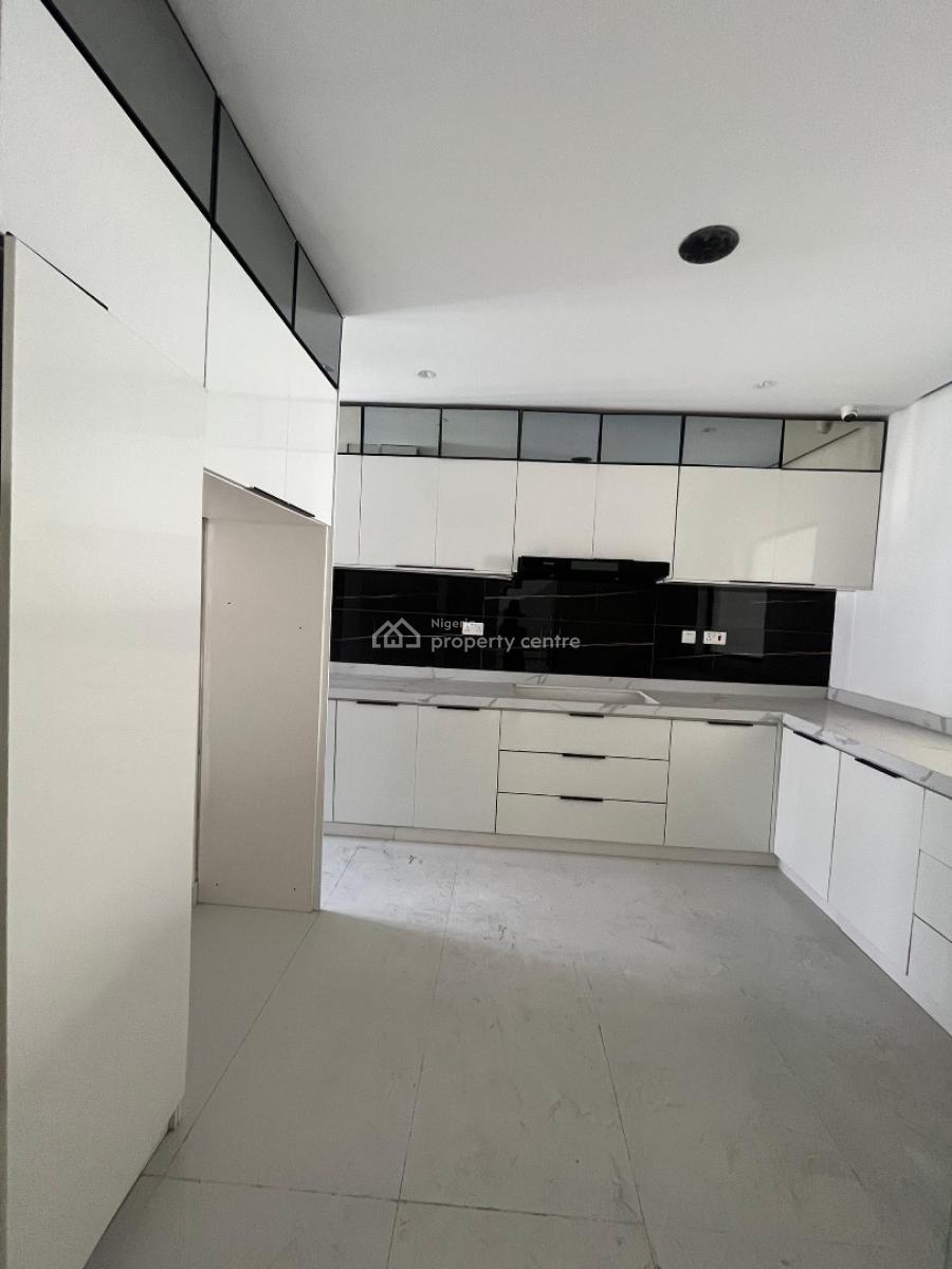 Neatly Built 4 Bedroom Terrace Apartment with Bq, Lekki Phase 1, Lekki, Lagos, Flat / Apartment for Sale