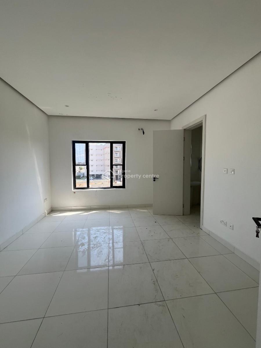 Neatly Built 4 Bedroom Terrace Apartment with Bq, Lekki Phase 1, Lekki, Lagos, Flat / Apartment for Sale