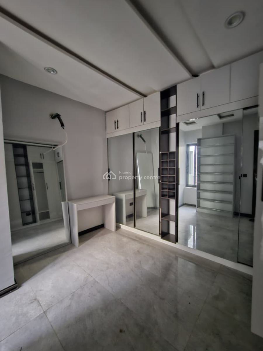 Outstanding Luxury Spacious 5 Bedroom Penthouse with Bq, Lekki Phase 1, Lekki, Lagos, Flat / Apartment for Sale