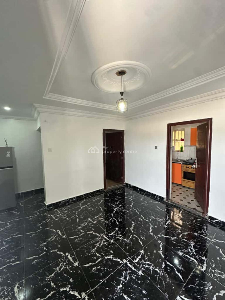 2 Bedrooms Apartment Available, Upstairs, Ologolo, Lekki, Lagos, Flat / Apartment for Rent