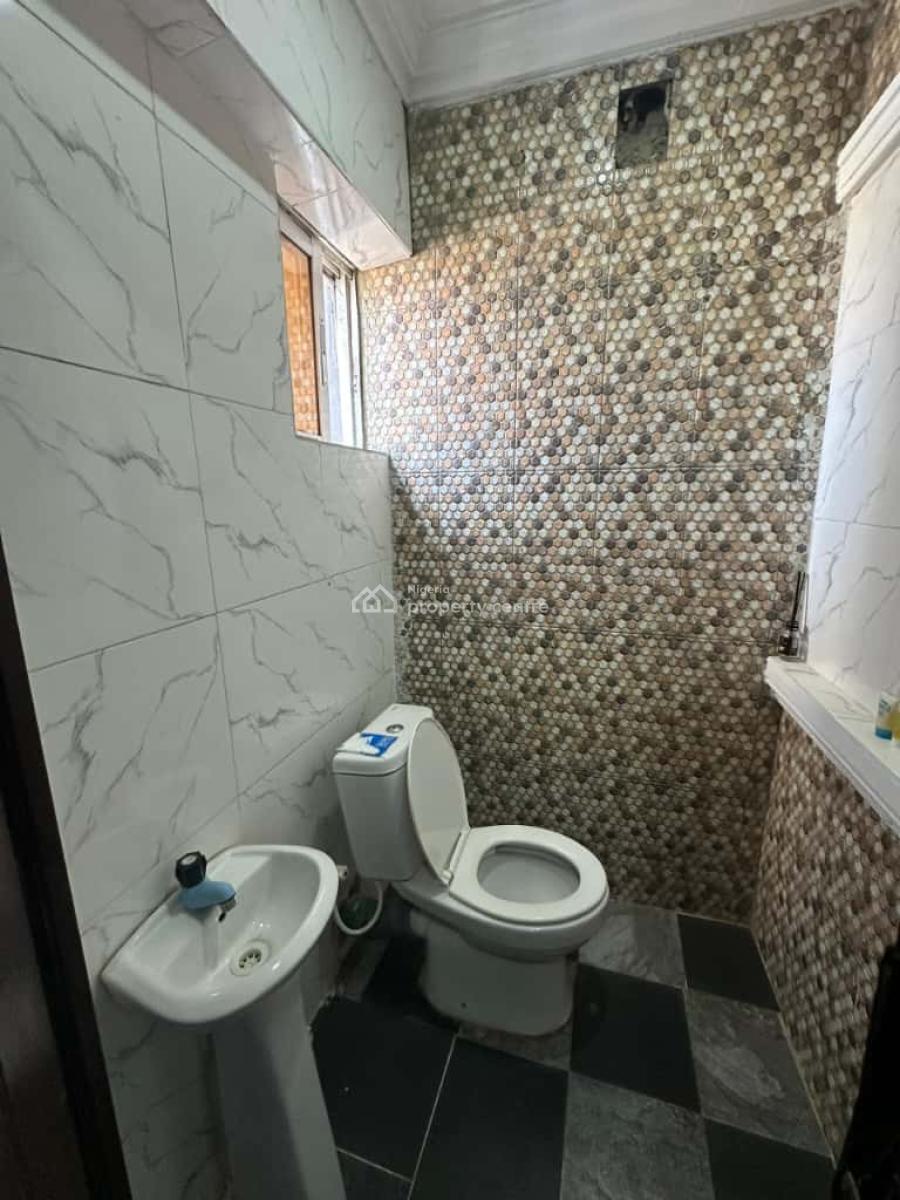 2 Bedrooms Apartment Available, Upstairs, Ologolo, Lekki, Lagos, Flat / Apartment for Rent