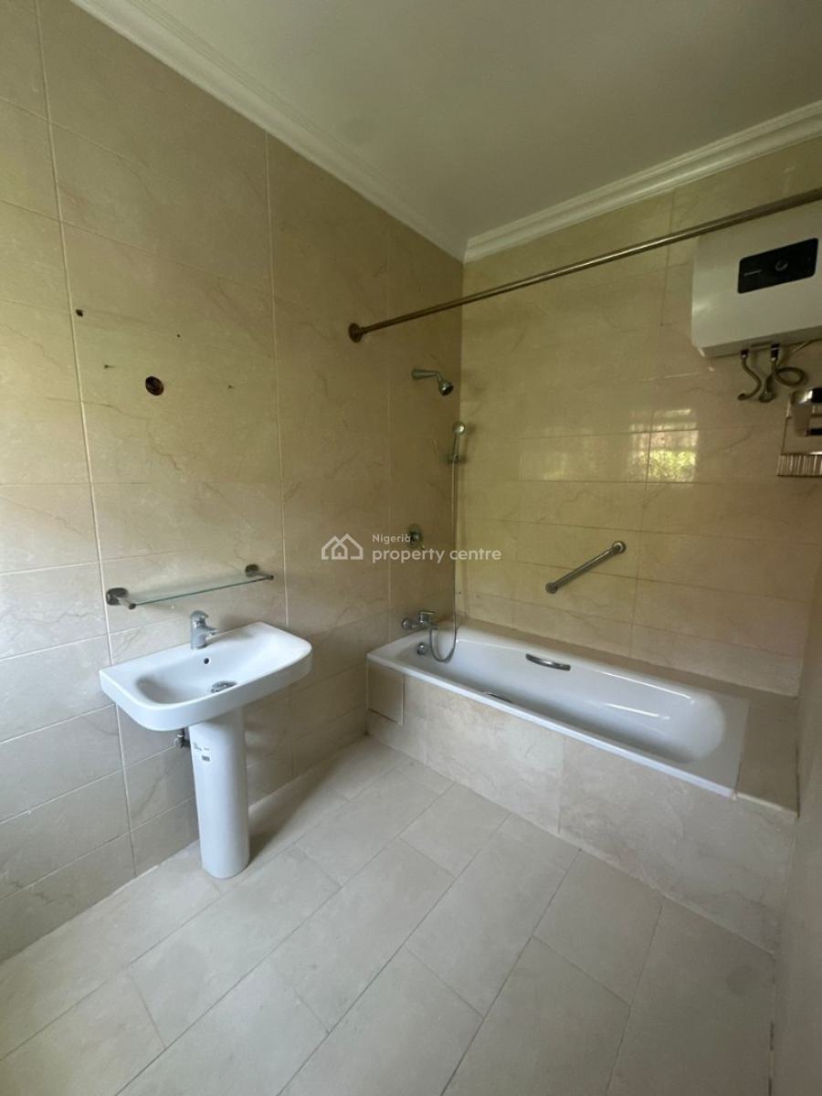 3 Units of Well Maintained 3 Bedroom Apartment in a Serviced Estate, Lekki Phase 1, Lekki, Lagos, Flat / Apartment for Rent