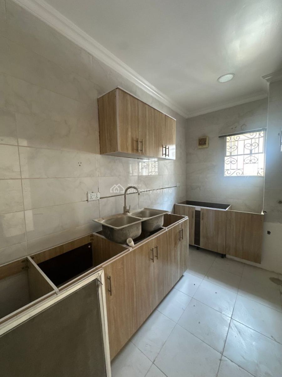3 Units of Well Maintained 3 Bedroom Apartment in a Serviced Estate, Lekki Phase 1, Lekki, Lagos, Flat / Apartment for Rent