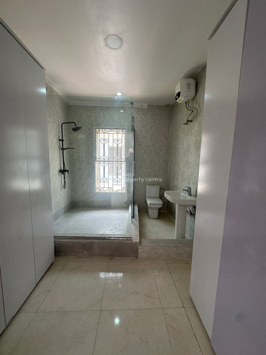 3 Units of Well Maintained 3 Bedroom Apartment in a Serviced Estate, Lekki Phase 1, Lekki, Lagos, Flat / Apartment for Rent