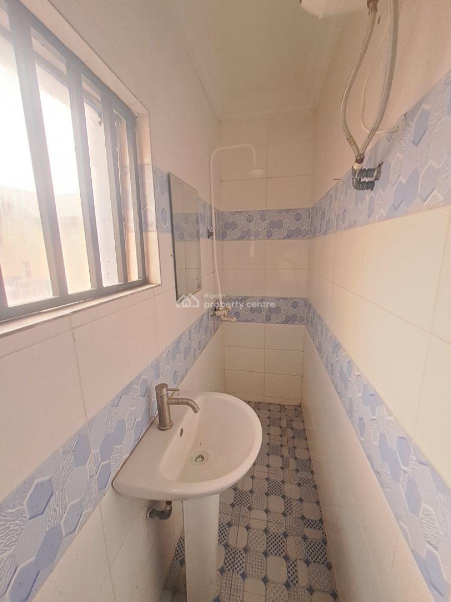 Renovated 3 Bedroom Apartment, Lekki Phase 1, Lekki, Lagos, Flat / Apartment for Rent