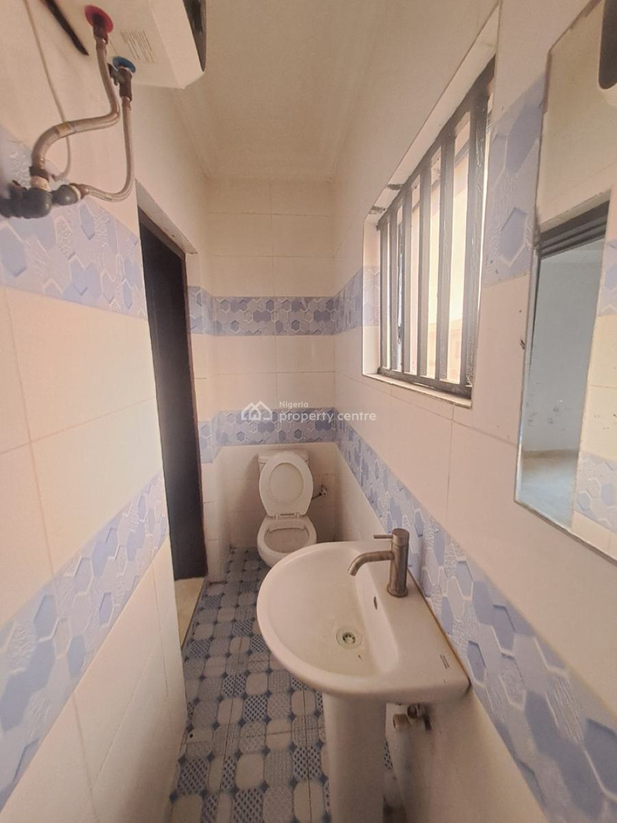 Renovated 3 Bedroom Apartment, Lekki Phase 1, Lekki, Lagos, Flat / Apartment for Rent