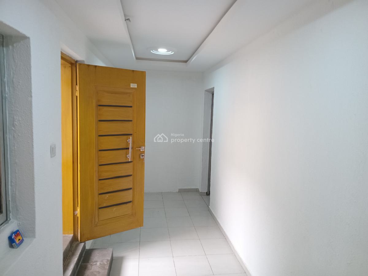 Los Angeles 2 Bedrooms Flat, Off Commercial Avenue, Sabo, Yaba, Lagos, Flat / Apartment for Rent