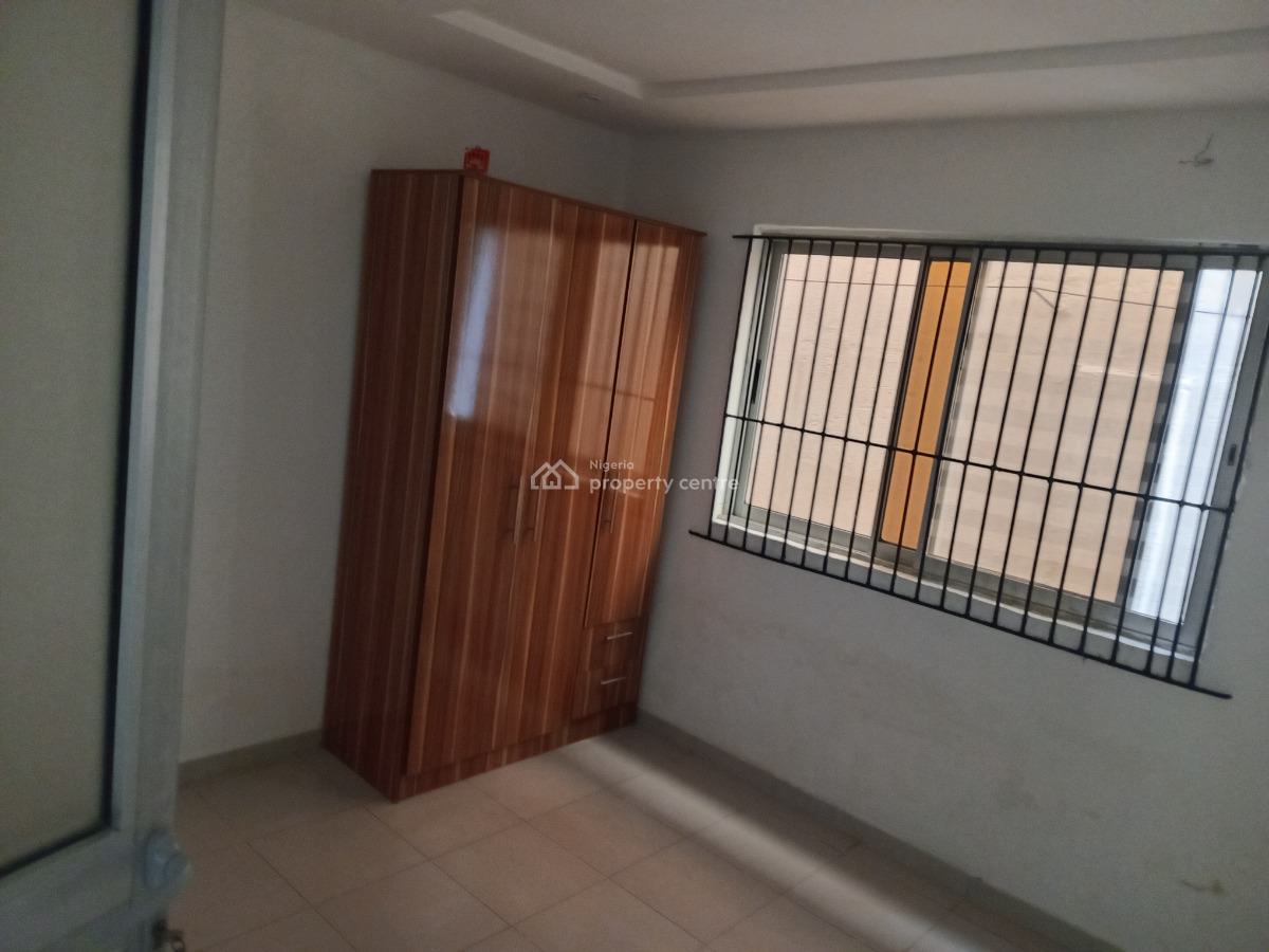 Los Angeles 2 Bedrooms Flat, Off Commercial Avenue, Sabo, Yaba, Lagos, Flat / Apartment for Rent
