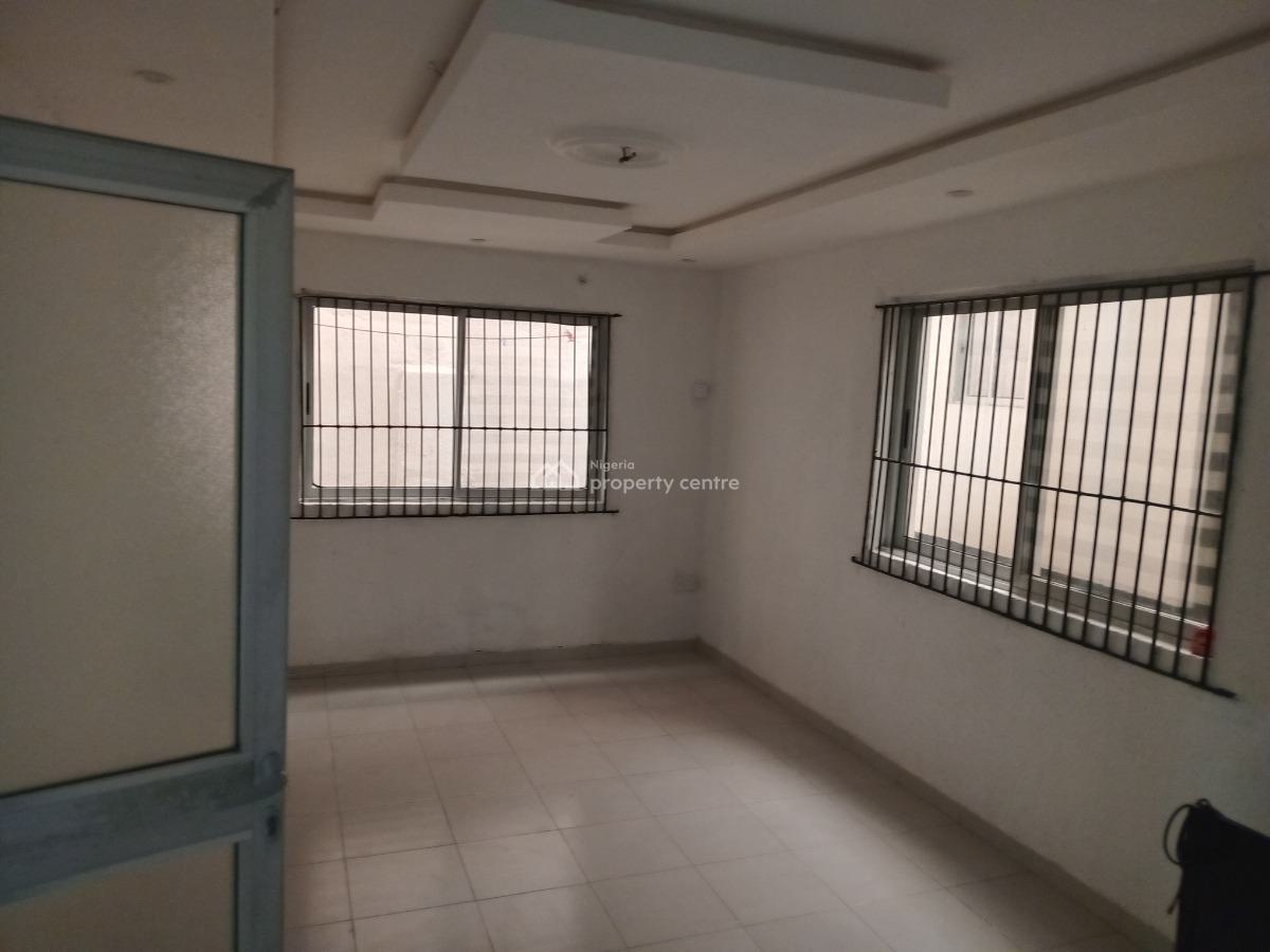 Los Angeles 2 Bedrooms Flat, Off Commercial Avenue, Sabo, Yaba, Lagos, Flat / Apartment for Rent