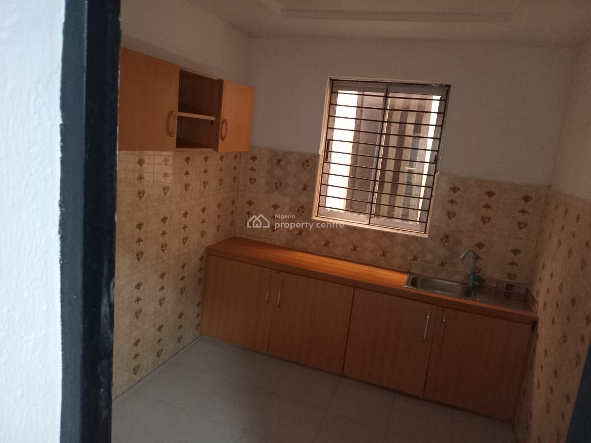 Los Angeles 2 Bedrooms Flat, Off Commercial Avenue, Sabo, Yaba, Lagos, Flat / Apartment for Rent