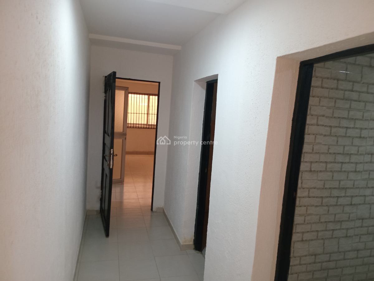 Los Angeles 2 Bedrooms Flat, Off Commercial Avenue, Sabo, Yaba, Lagos, Flat / Apartment for Rent