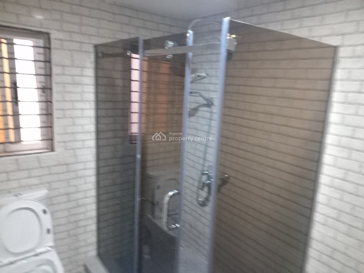 Los Angeles 2 Bedrooms Flat, Off Commercial Avenue, Sabo, Yaba, Lagos, Flat / Apartment for Rent