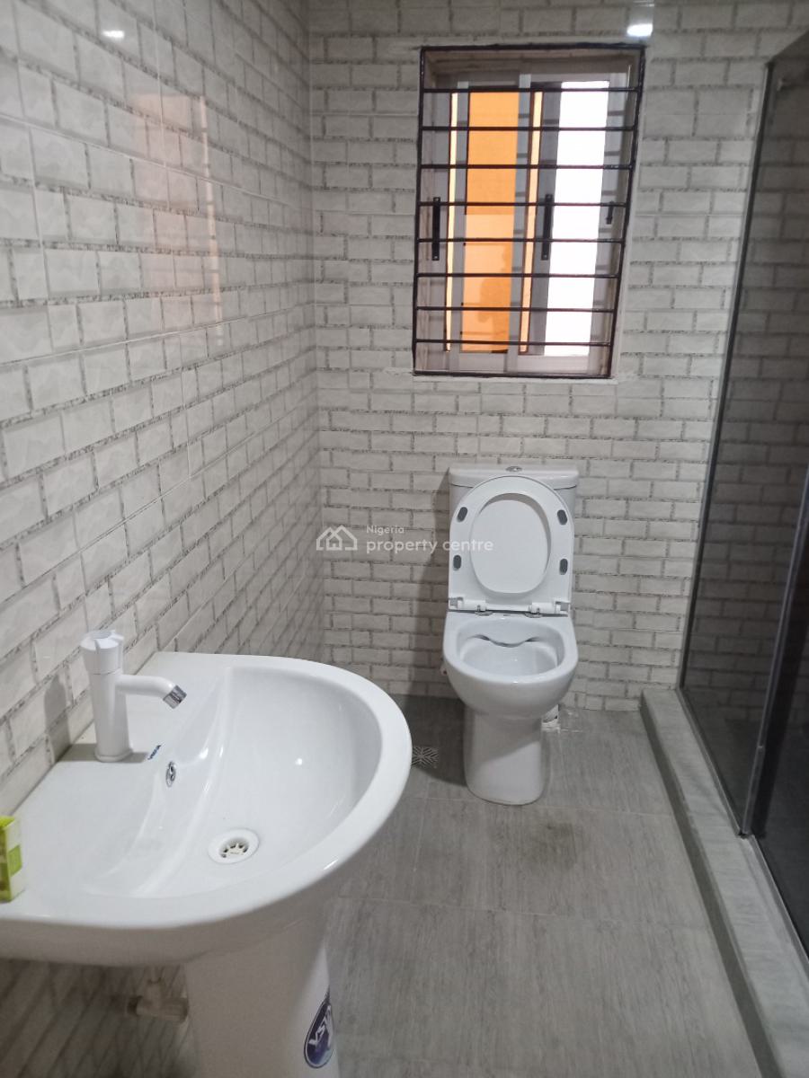 Los Angeles 2 Bedrooms Flat, Off Commercial Avenue, Sabo, Yaba, Lagos, Flat / Apartment for Rent