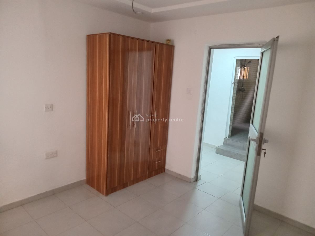 Los Angeles 2 Bedrooms Flat, Off Commercial Avenue, Sabo, Yaba, Lagos, Flat / Apartment for Rent