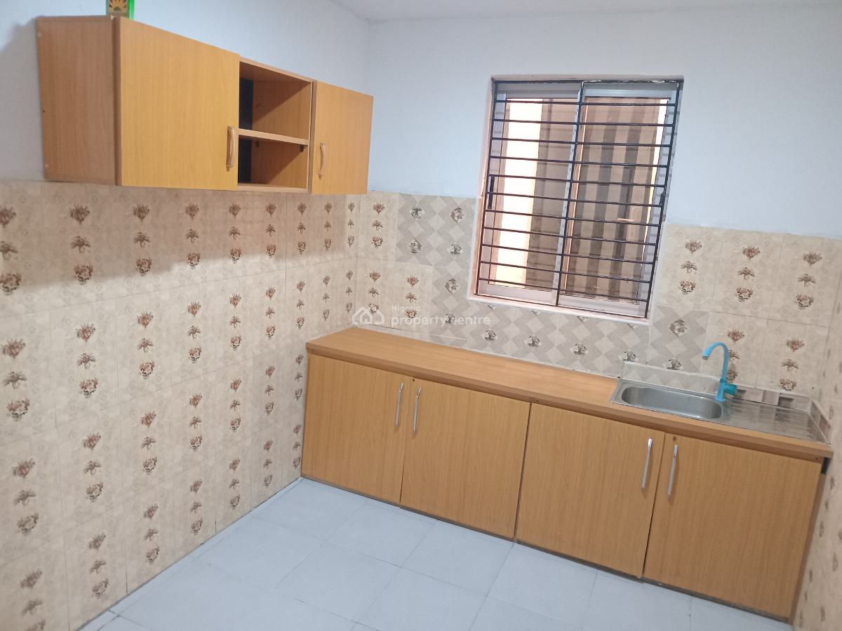 Los Angeles 2 Bedrooms Flat, Off Commercial Avenue, Sabo, Yaba, Lagos, Flat / Apartment for Rent