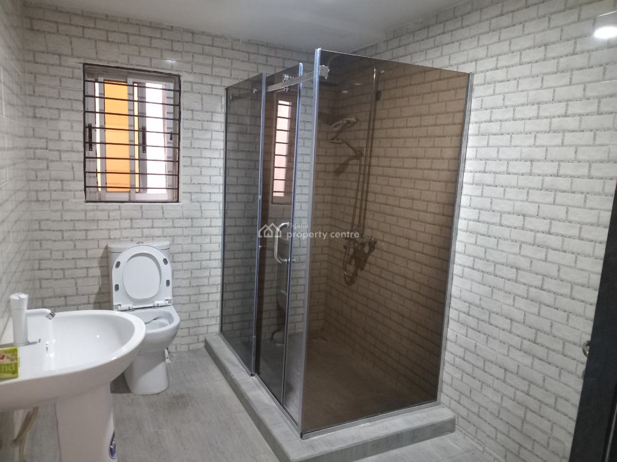 Los Angeles 2 Bedrooms Flat, Off Commercial Avenue, Sabo, Yaba, Lagos, Flat / Apartment for Rent