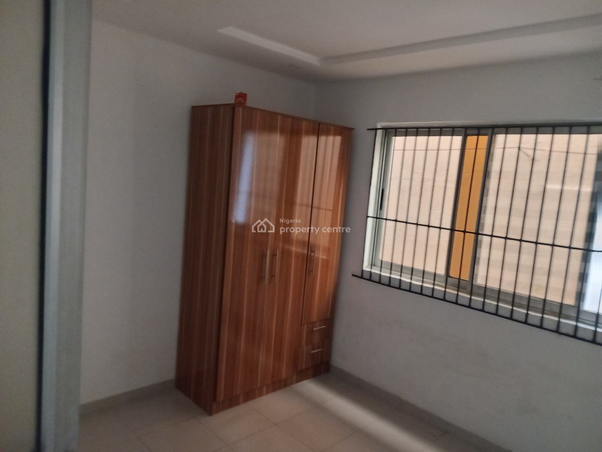 Los Angeles 2 Bedrooms Flat, Off Commercial Avenue, Sabo, Yaba, Lagos, Flat / Apartment for Rent