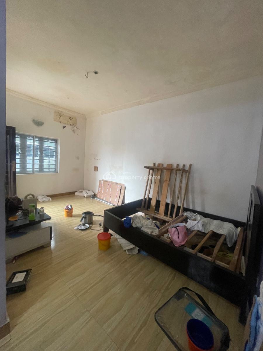 Neatly Used Standard Studio Apartment, Yaba, Lagos, Flat / Apartment for Rent